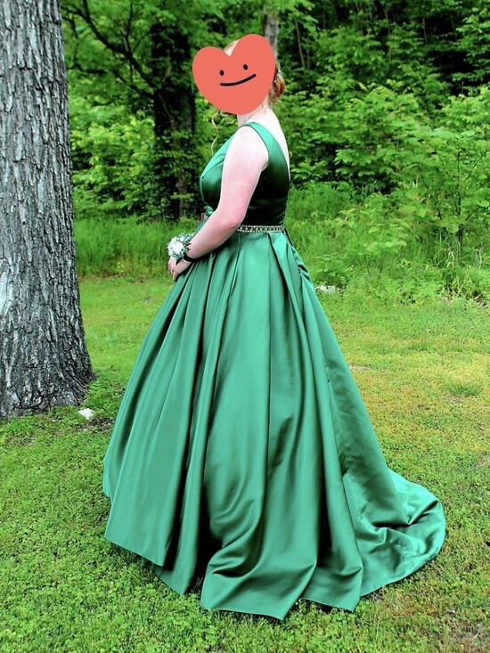 Wedding Dress Dresses & Skirts - NWT Plus 18W Elegant Green Satin Ball Gown Dress with Beaded Waist & Pockets